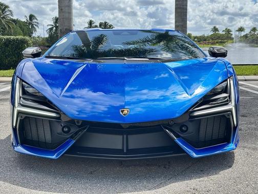 2025 Lamborghini Revuelto Base