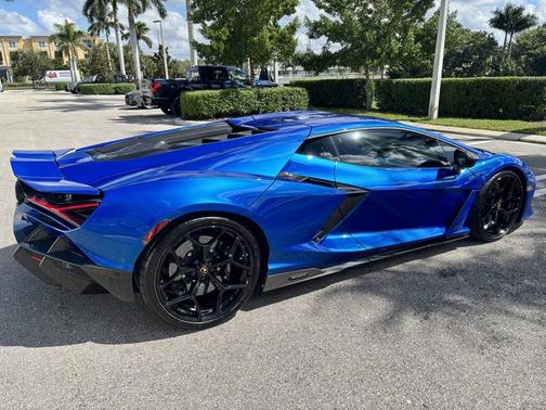 2025 Lamborghini Revuelto Base