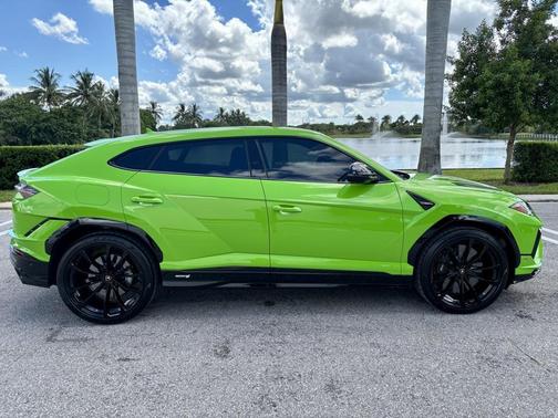 2024 Lamborghini Urus S