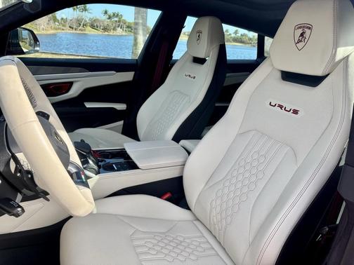 2024 Lamborghini Urus S