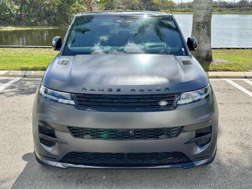 2025 Land Rover Range Rover Sport SE