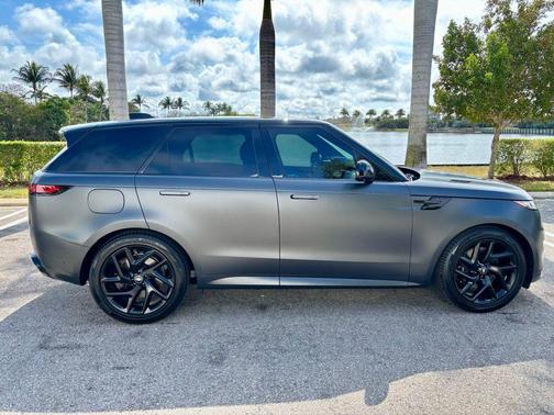 2025 Land Rover Range Rover Sport SE