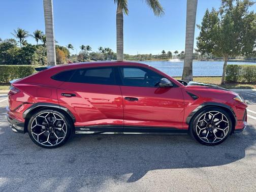 2024 Lamborghini Urus Performante