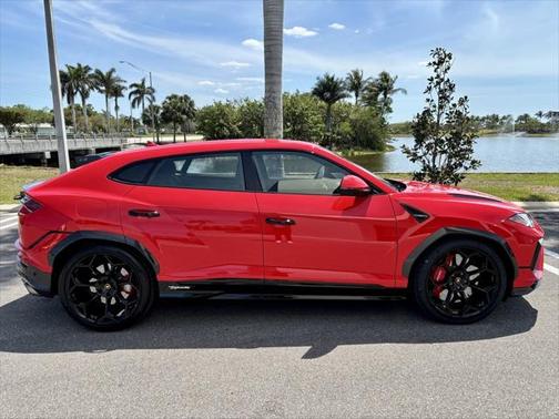 2023 Lamborghini Urus Performante
