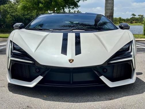 2024 Lamborghini Revuelto Base