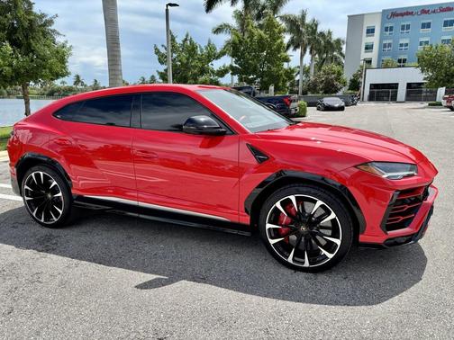 2021 Lamborghini Urus Base