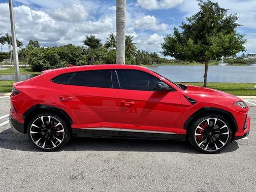 2021 Lamborghini Urus Base