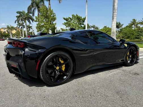 2023 Ferrari SF90 Stradale Base