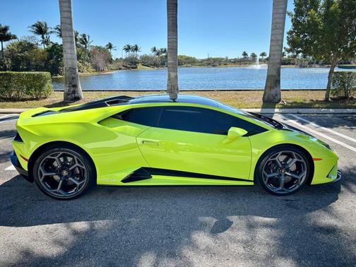 2022 Lamborghini Huracan EVO Coupe RWD