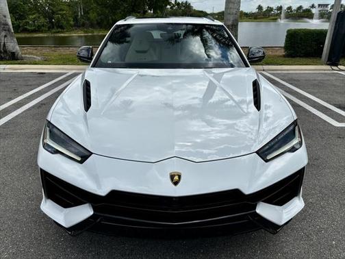 2023 Lamborghini Urus S