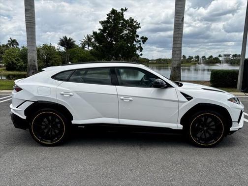 2023 Lamborghini Urus S