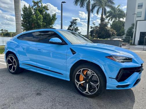 2023 Lamborghini Urus S