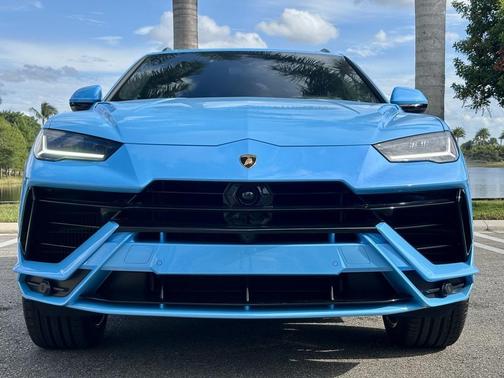 2023 Lamborghini Urus S