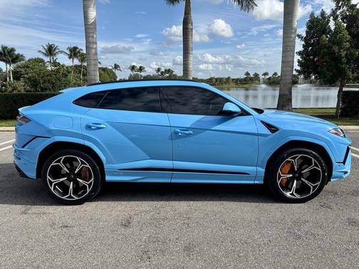 2023 Lamborghini Urus S