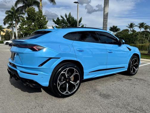 2023 Lamborghini Urus S
