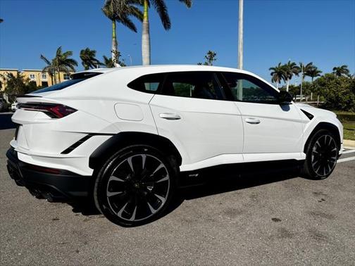 2024 Lamborghini Urus S
