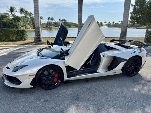 2020 Lamborghini Aventador SVJ Base
