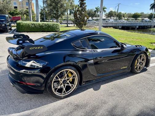 2025 Porsche 718 Cayman GT4 RS