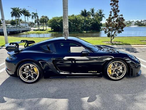 2025 Porsche 718 Cayman GT4 RS