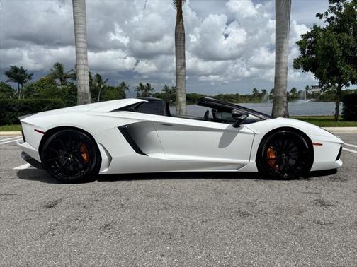 2017 Lamborghini Aventador LP700-4