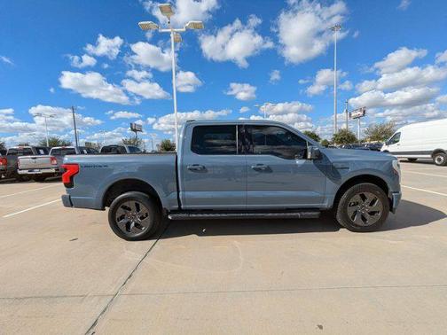 2023 Ford F-150 Lightning LARIAT
