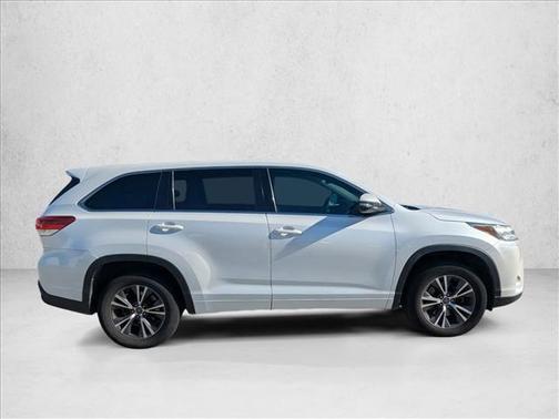 2017 Toyota Highlander LE