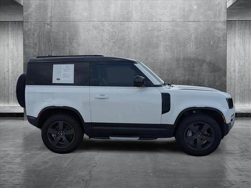 2023 Land Rover Defender 90 SE