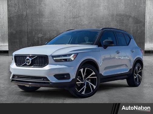 2022 Volvo XC40 T5 R-Design