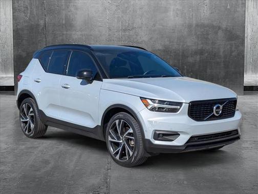 2022 Volvo XC40 T5 R-Design