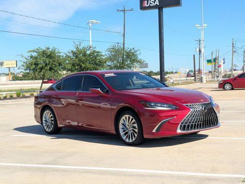 Matador Red Mica 2023 Lexus ES 300h Ultra Luxury