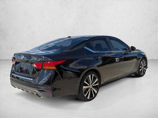 2022 Nissan Altima SR FWD