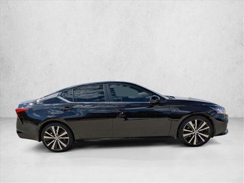 2022 Nissan Altima SR FWD