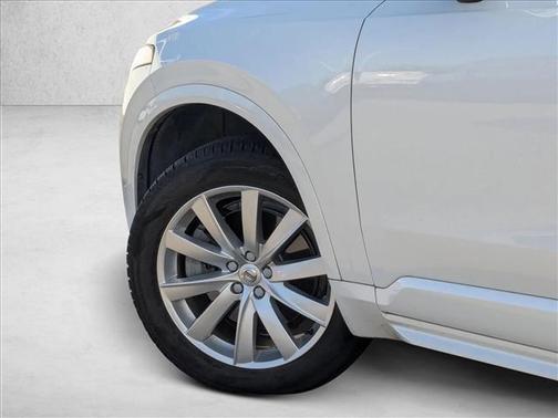 2018 Volvo XC90 T6 Momentum
