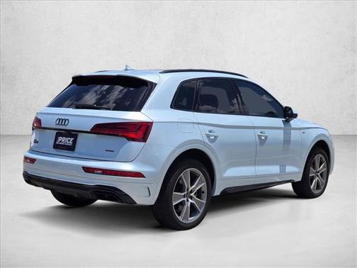 Glacier White Metallic 2025 Audi Q5 45 S line Premium