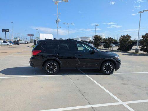 2019 Nissan Pathfinder SL