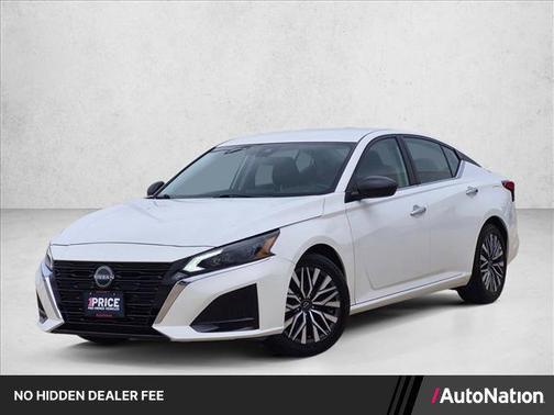 Glacier White 2025 Nissan Altima SV FWD