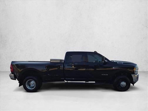 Diamond Black Crystal Pearlcoat 2020 RAM 3500 Tradesman Crew Cab 4x4 8' Box