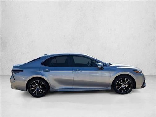 2024 Toyota Camry Hybrid SE