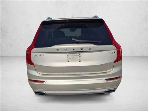 2018 Volvo XC90 T6 Momentum