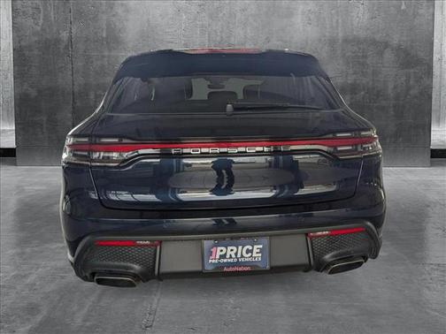 2022 Porsche Macan Base