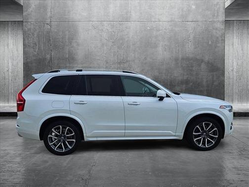 2019 Volvo XC90 T6 Momentum