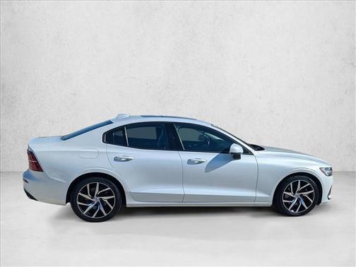 2020 Volvo S60 T5 Momentum