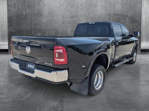 2020 RAM 3500 Laramie Crew Cab 4x4 8' Box