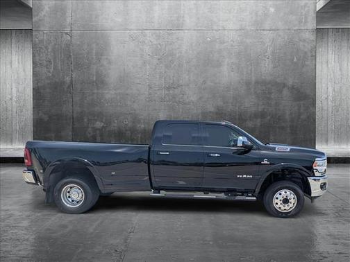 2020 RAM 3500 Laramie Crew Cab 4x4 8' Box