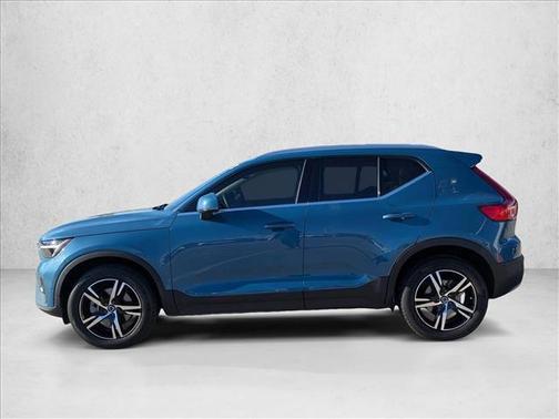 2023 Volvo XC40 B5 Plus Bright Theme