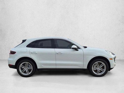 Carrara White Metallic 2016 Porsche Macan Macan S