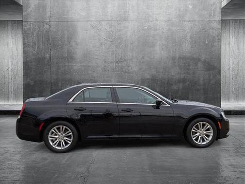2018 Chrysler 300 Touring