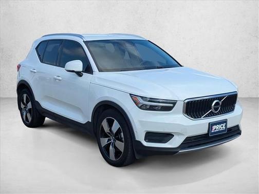 2019 Volvo XC40 T5 Momentum