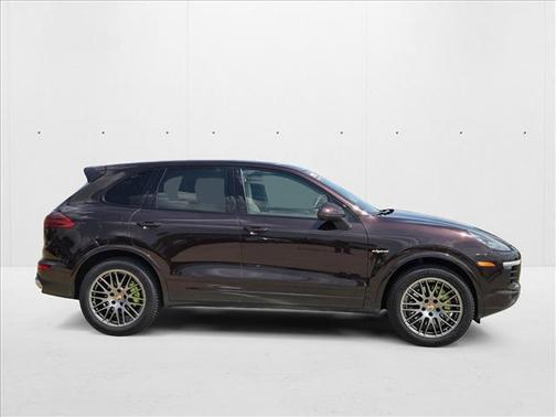 2017 Porsche Cayenne Platinum Edition