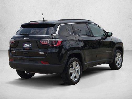 Diamond Black Crystal Pearlcoat 2022 Jeep Compass Latitude